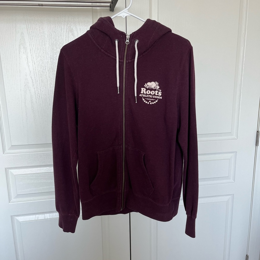 Women’s Root’s Size Medium Burgundy Zip up Sweater